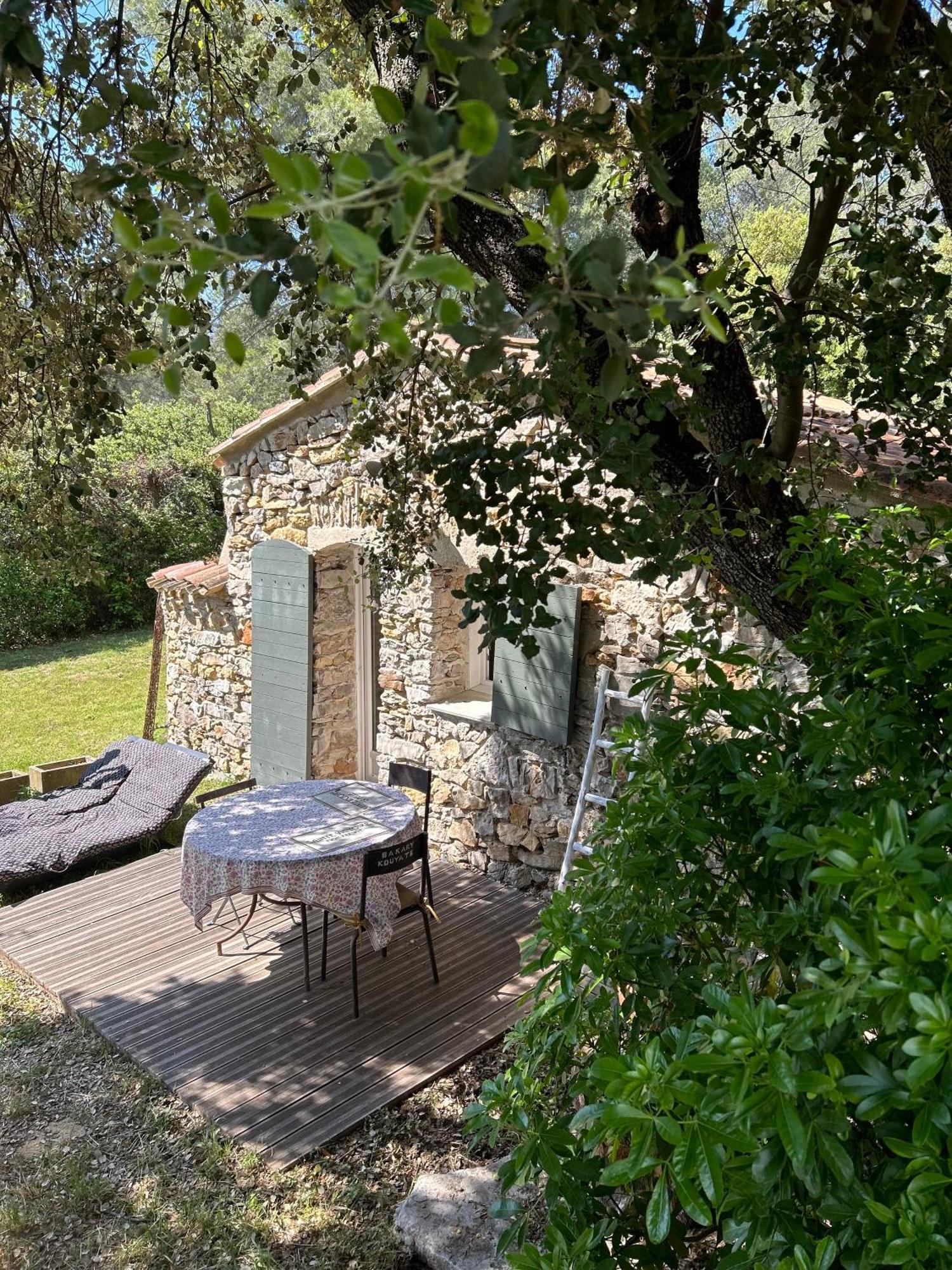 Hotel Les Cabanons Sainte Victoire Habitación foto